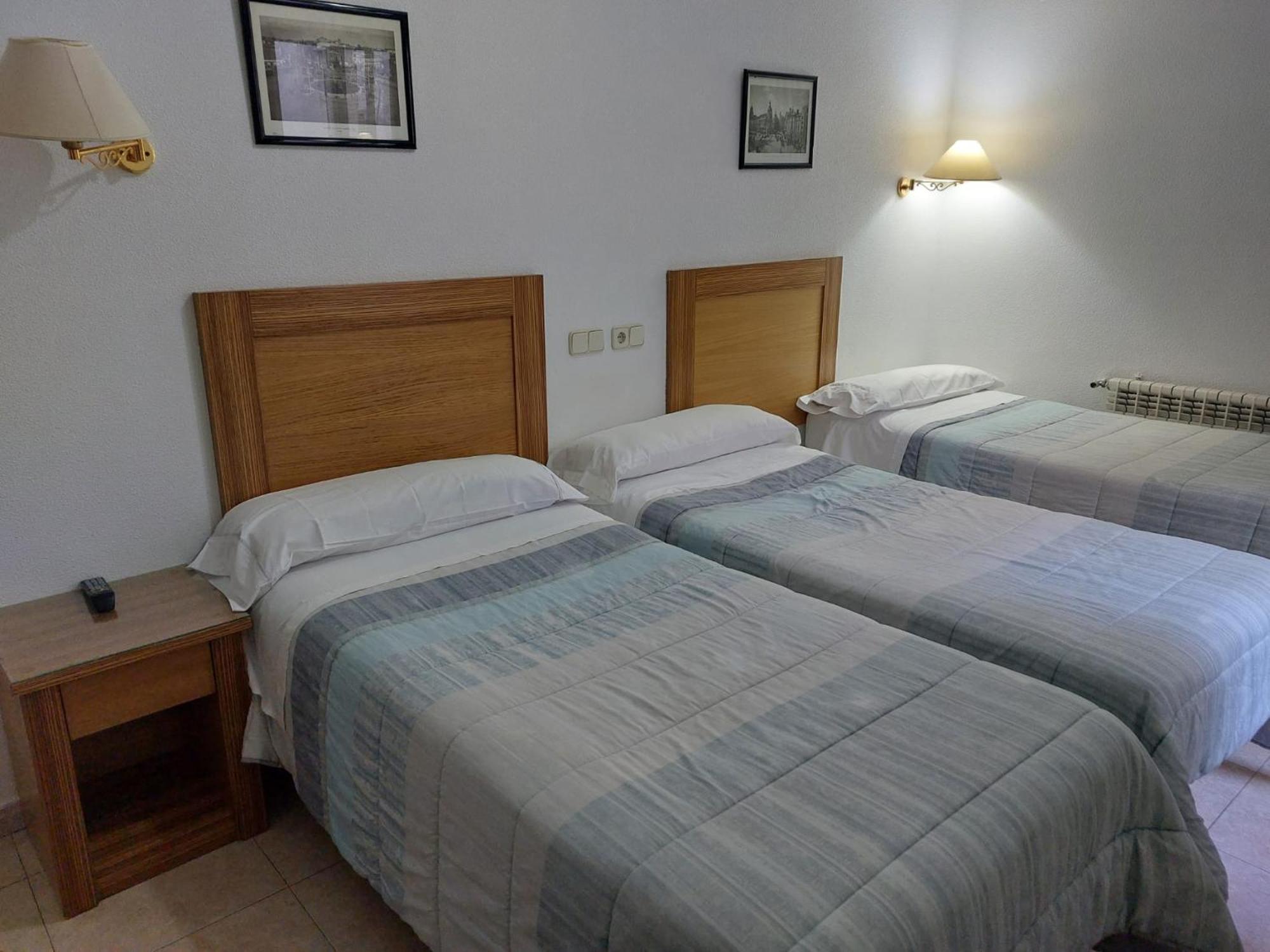 Hostal Rivera Atocha 79 — Photos 1