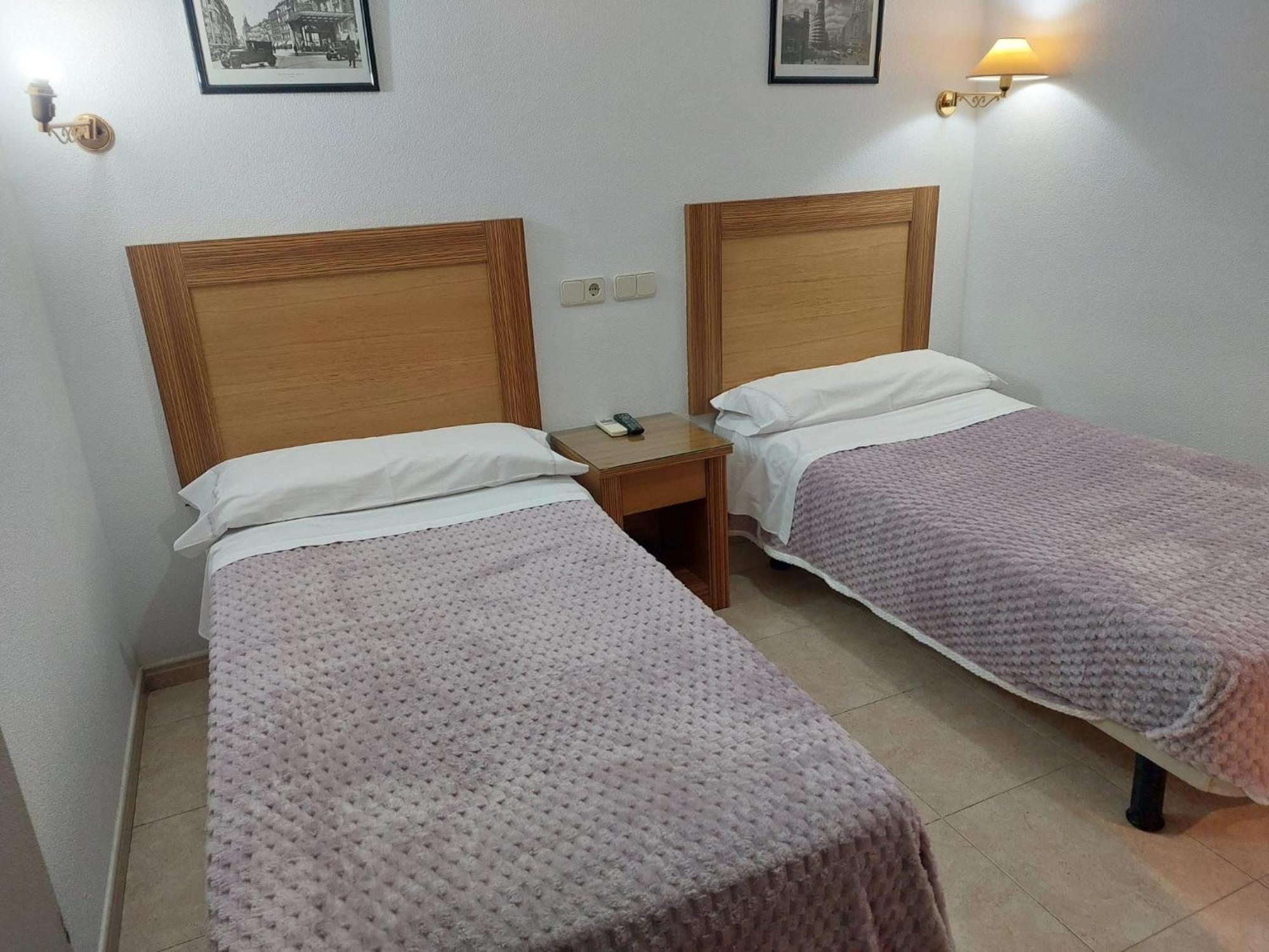 Hostal Rivera Atocha 79, Madrid
